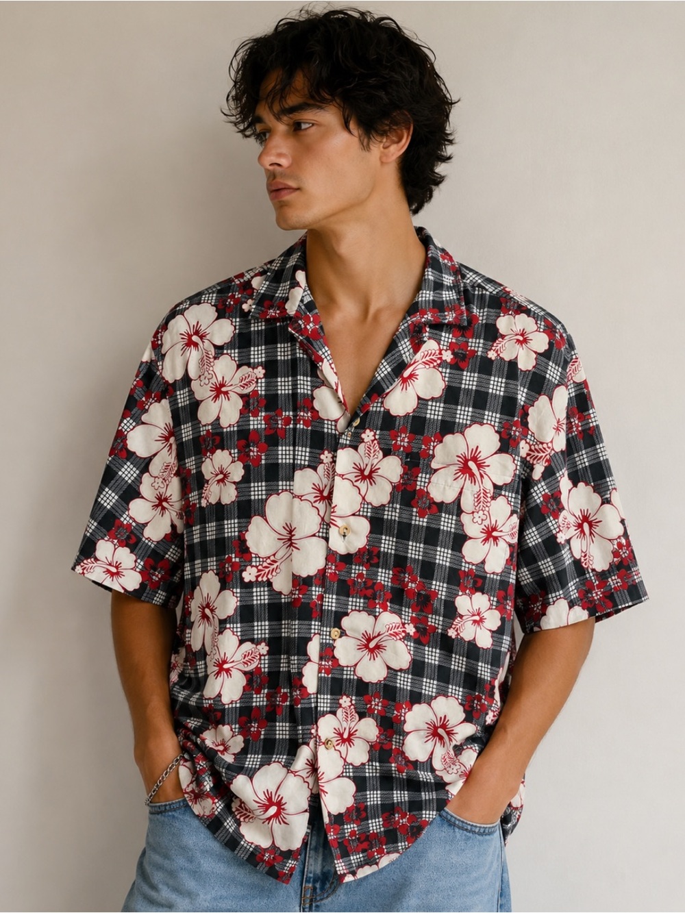Authentic vintage Men’s sizeLarge aloha shirt from the classic heritage Lolenani